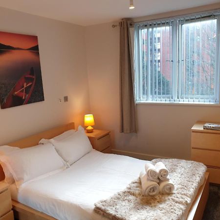 Birmingham Emerald, 2 Bedroom Apartment Екстер'єр фото