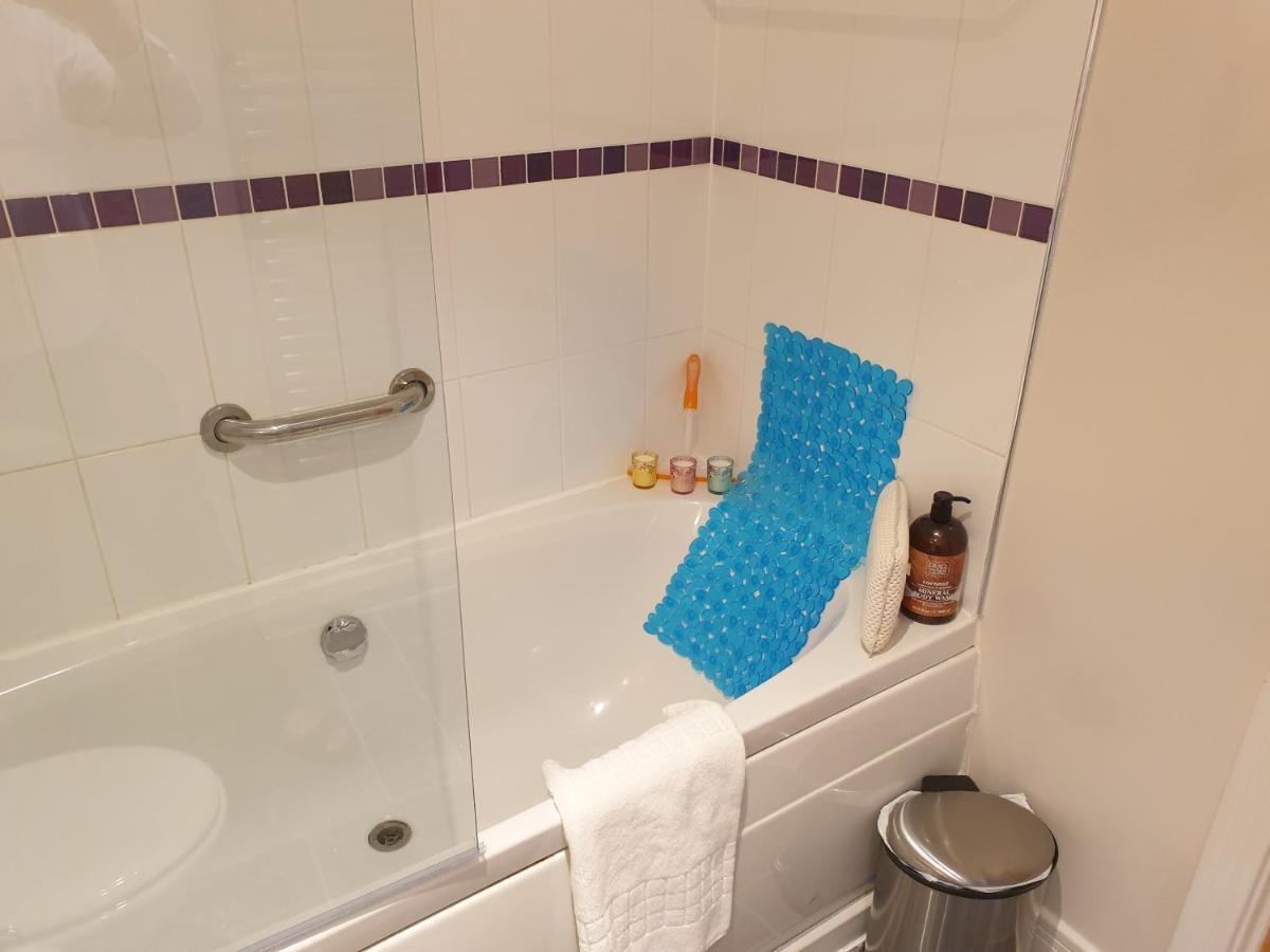 Birmingham Emerald, 2 Bedroom Apartment Екстер'єр фото